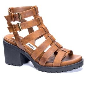 dirty laundry fun stuff sandal size 10